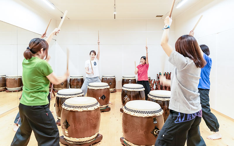 ほぼスポーツな和太鼓の演奏!リズムと運動で脳も身体も活性化。